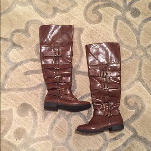 Flat brown boots